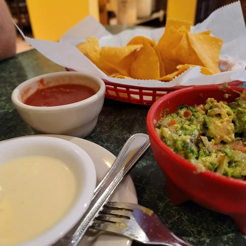 Guacamole Salsa and Chips Queso